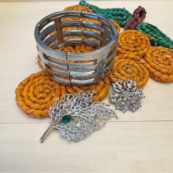 Vintage Jewelry - 3 Piece Silver Tone Jewelry Bundle Vintage